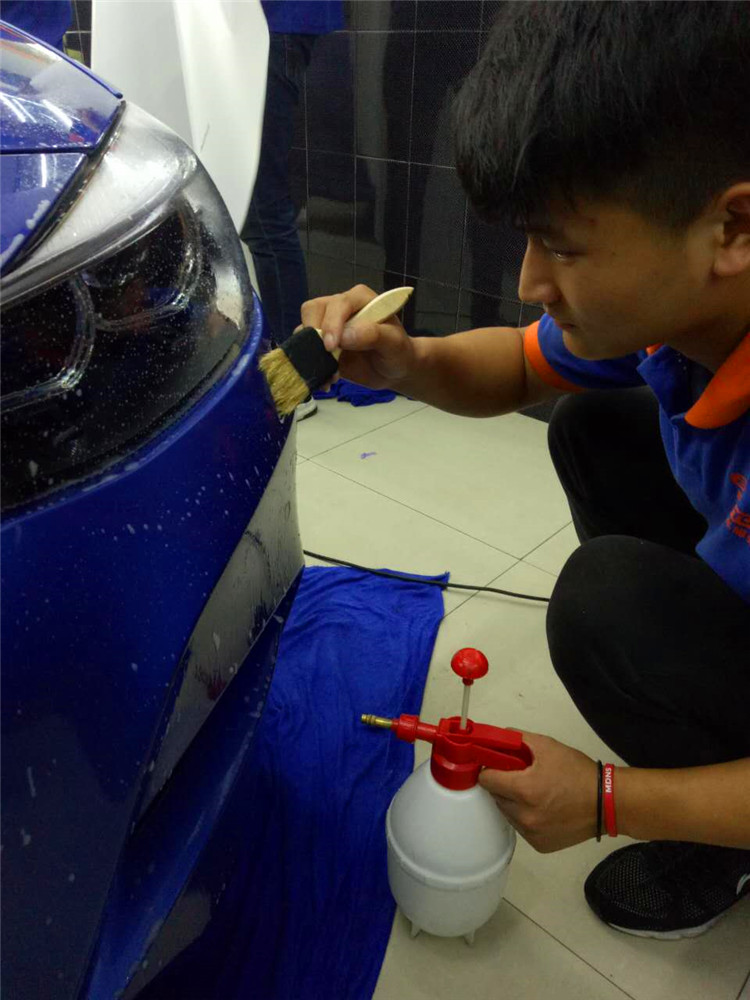 给汽车镀晶用什么材料,给汽车做地胶好吗