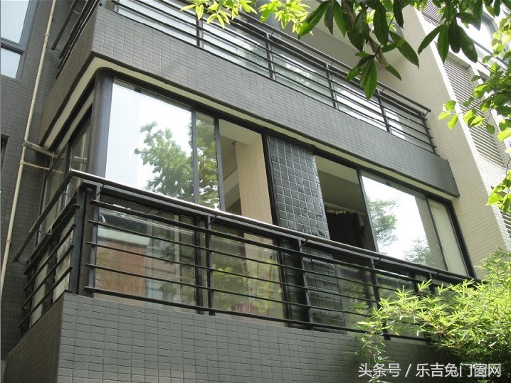 彩铝塑钢门窗多少钱一平米,新密封阳台用彩铝多少钱一平方