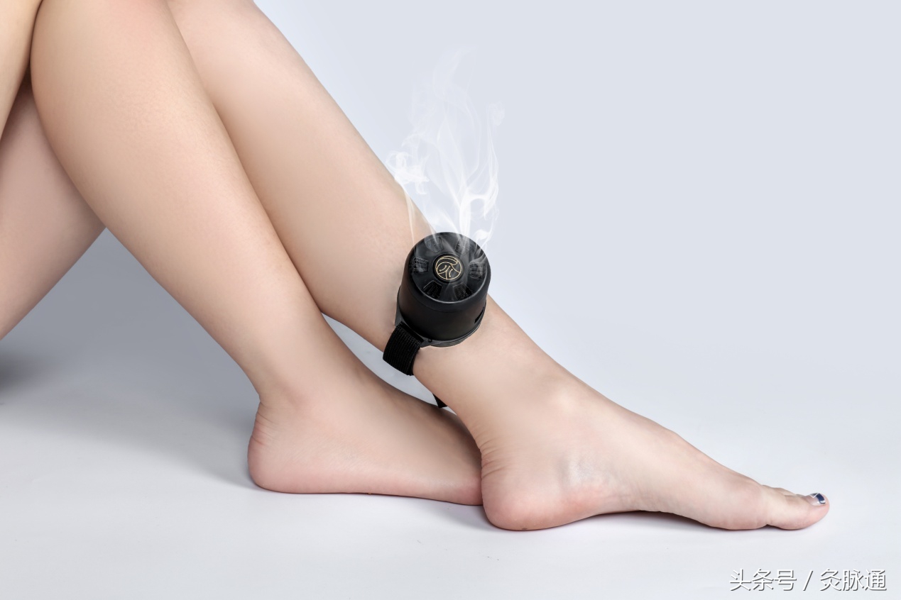 拒绝玻尿酸，女人坚持艾灸一穴就能青春永驻