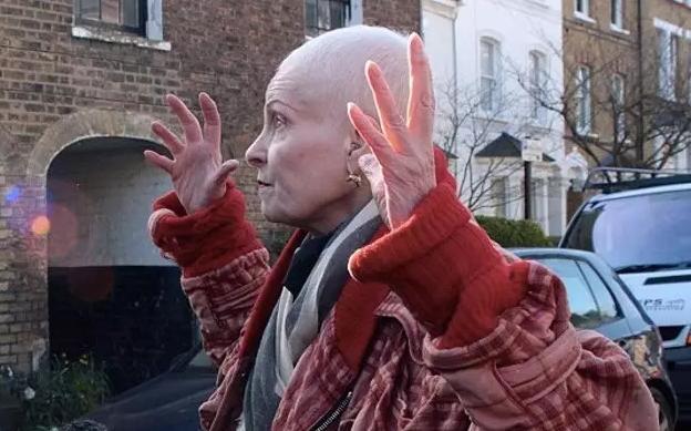 50岁娶鲜肉老公,74岁炮轰首相,每一天都作妖到闪闪发光!