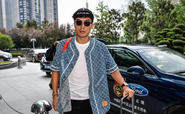 国足12强备战训练视频,国足奢侈