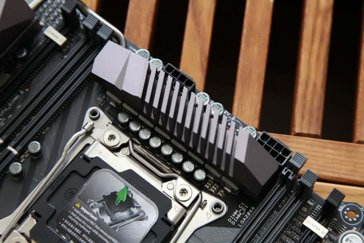 全方位打造酷睿X超频利器!ROGR6A主板评测