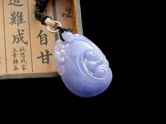 蓝宝石适合哪个星座,各种星座适合佩戴什么