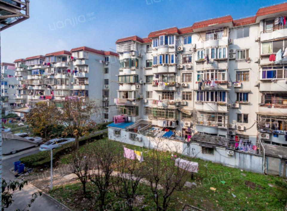 300万买了中环后，感觉这个城市终于和我有关了