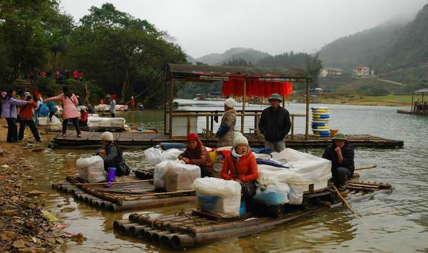 中越边境，越南女人来中国打工，越南男人戴绿帽子干活