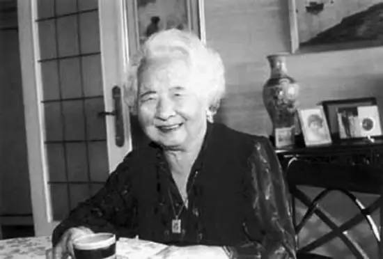 一个柔弱中国女子，凭借勇气拯救了无数生命，被欧洲奉为「圣母」