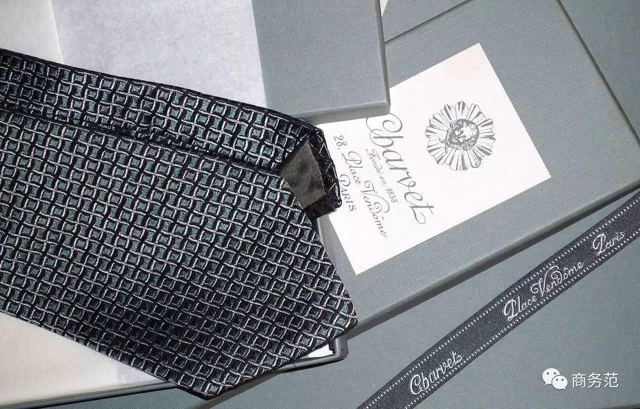 最适合30岁男人穿的品牌,30岁成功男人穿哪些品牌