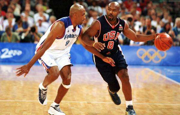 刚开始打篮球必备的5招基础变向,轻松学一招虐遍野球场!