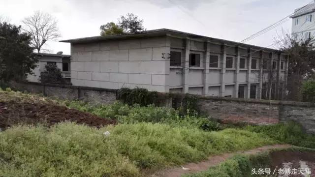 梁中与红中曾合校办学多年~两校原是亲生血缘关系