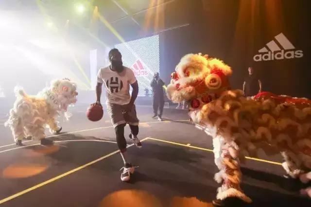 除了火拼、掰转盘和女主持的屁股,这次哈登中国行你可不能忘了它