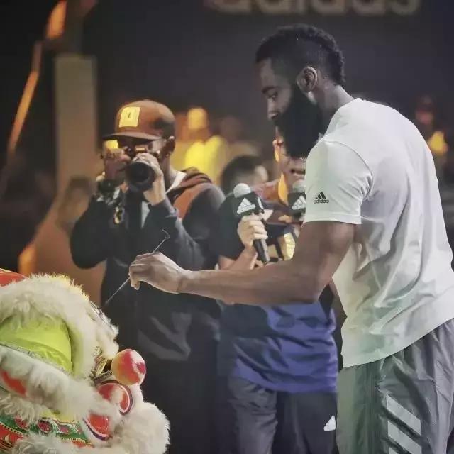 除了火拼、掰转盘和女主持的屁股,这次哈登中国行你可不能忘了它