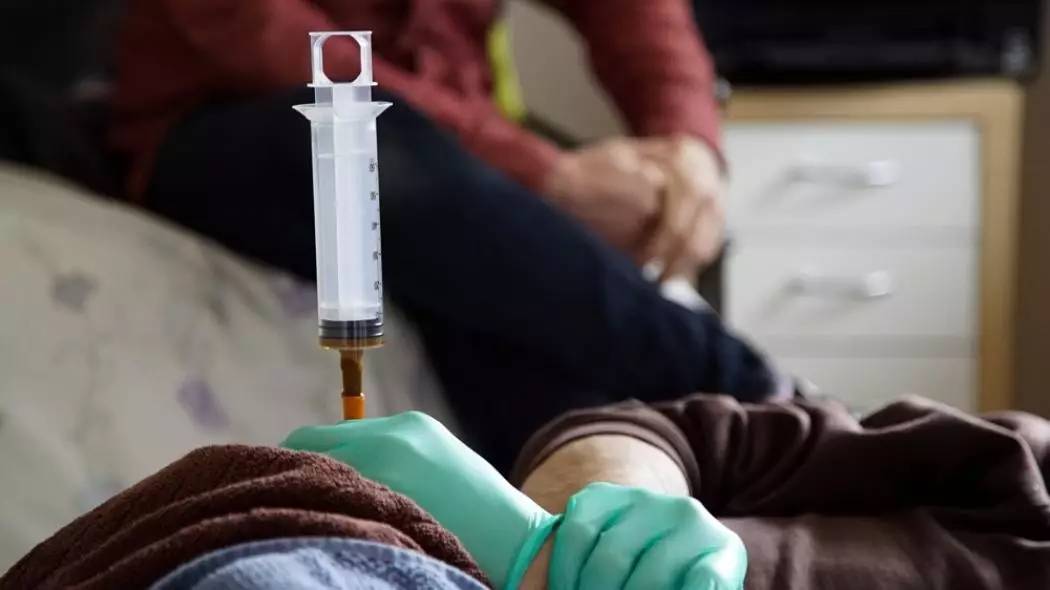 你狠心冲掉的便便，正成为许多肠胃病人的救星