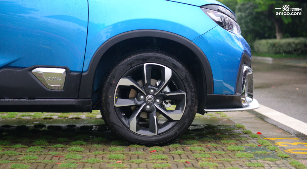 国产小型suv东风风神ax4,5到7万suv东风风神ax4