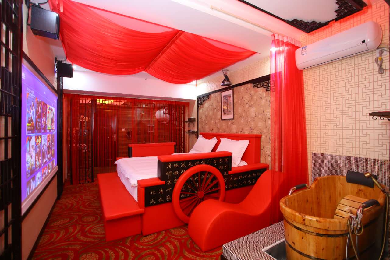 情趣主题酒店内原来是这样的,看得我脸都红了!