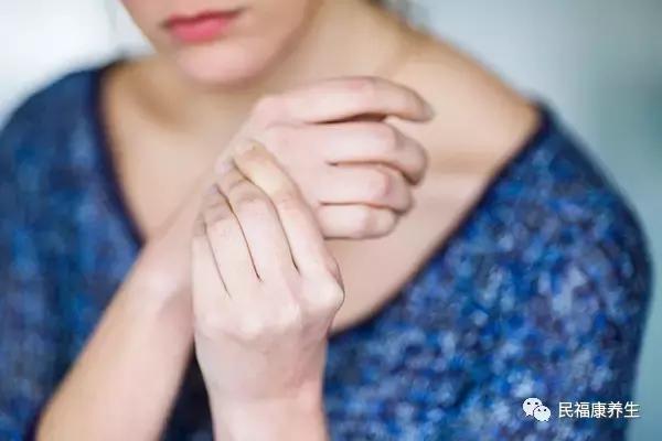 小孩胳膊脱臼怎样复位,小孩胳膊脱臼复位教程