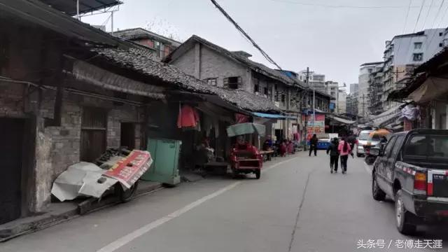 梁中与红中曾合校办学多年~两校原是亲生血缘关系