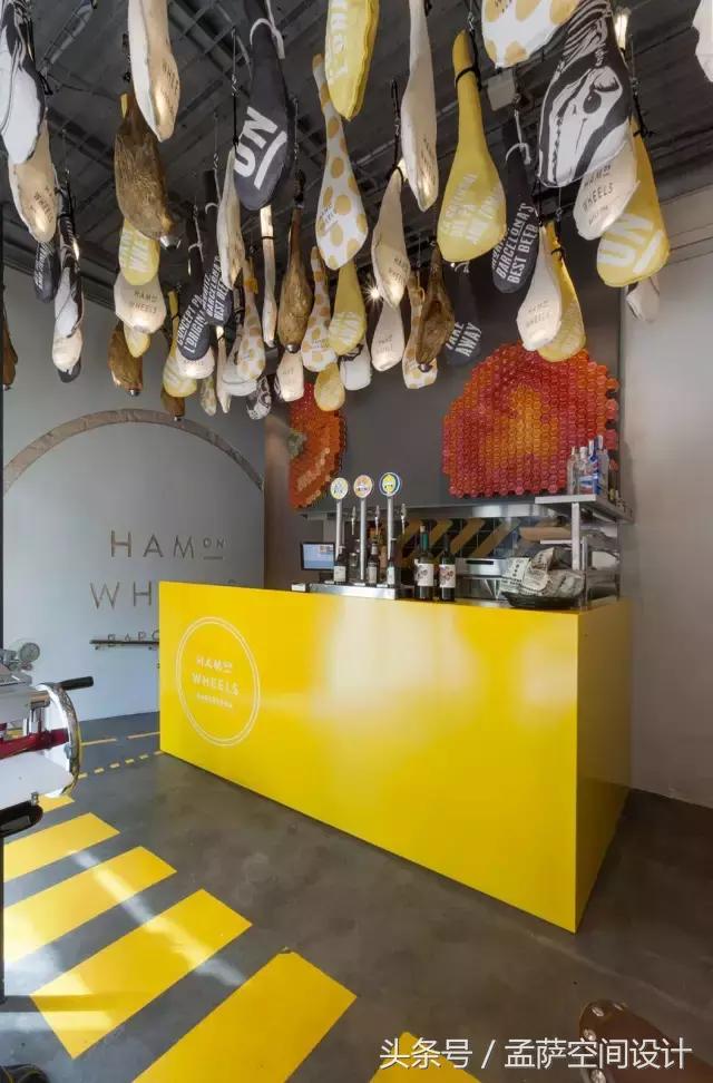 西班牙有家快餐厅也太有意思了，尽然用火腿来做装饰