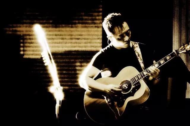 28年相濡以沫,许巍为挚爱写了两首歌,都是5分20秒