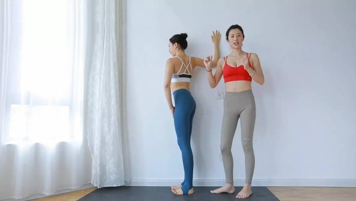 改善胸部下垂的床上动作,女性胸部下垂干瘪如何健身