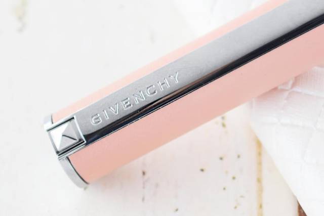 纪梵希口红真的很轻吗,纪梵希的口红为什么这么干