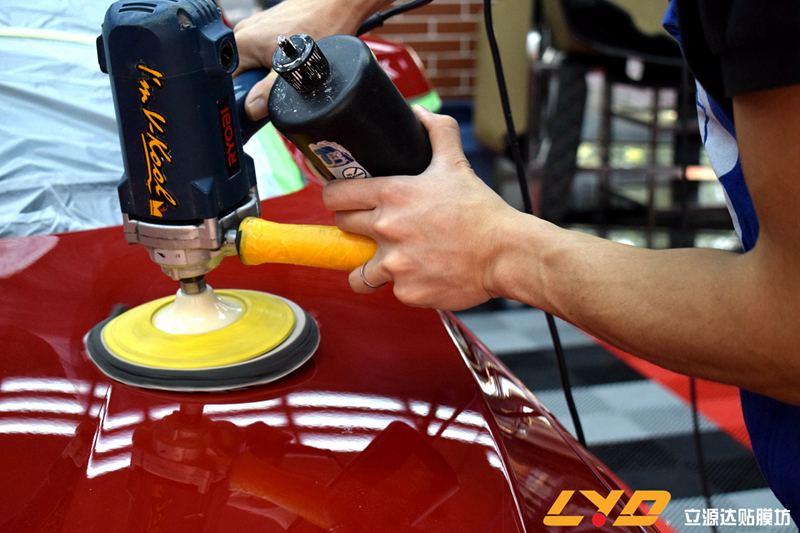 镀晶后漆面不是很光滑,漆面镀晶的前后对比效果