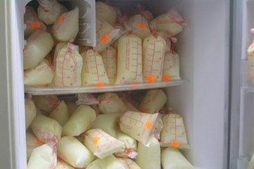 母乳冷冻储存加热的知识讲解,解冻的母乳怎么加热给宝宝吃