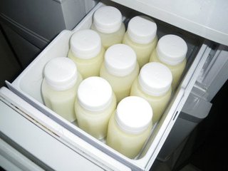 母乳冷冻储存加热的知识讲解,解冻的母乳怎么加热给宝宝吃