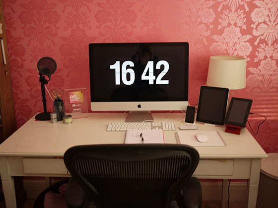 设计师两台显示屏怎么放好看,设计师两台显示器