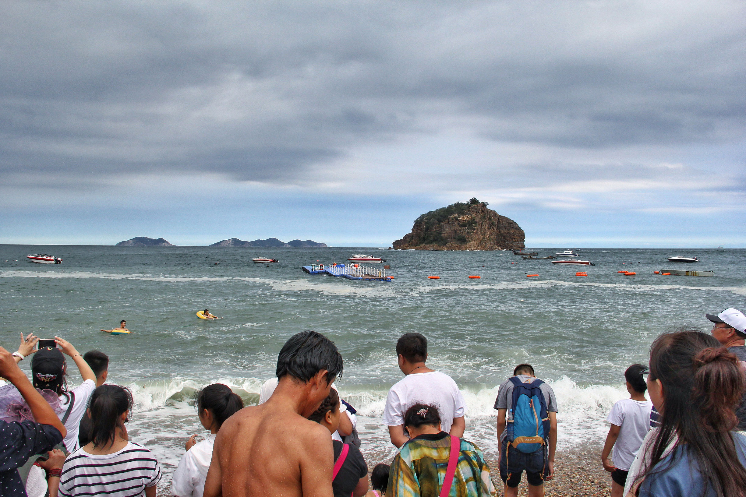 他说他想去看北方的海，我说“好”！