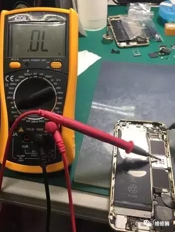 苹果6s摄像头摔了一下黑屏了,苹果6s摔了屏幕没坏触摸不了