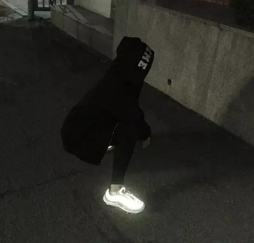 施华洛世奇nike,施华洛世奇耐克联名鞋