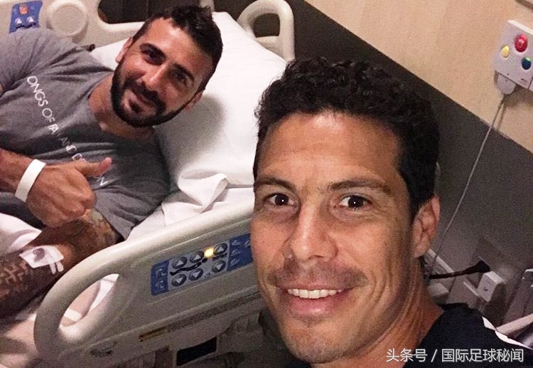 巴甲联赛惊魂一幕：埃尔纳内斯膝盖猛磕队友太阳穴