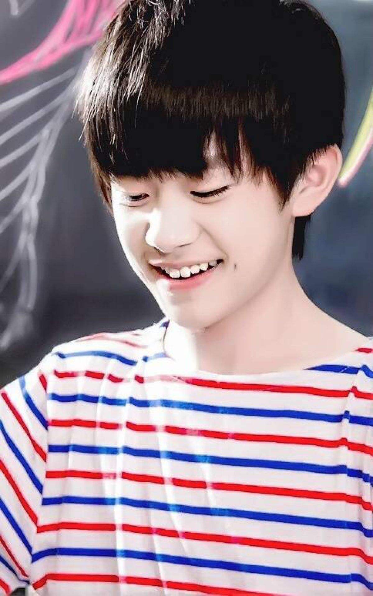 梨涡易烊千玺,梨涡少年易烊千玺