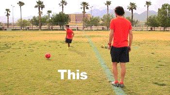 足球怎么把球传给队友,足球如何短距离发力传球