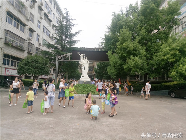 又到开学季孩子的学费着落了吗,又到了开学季交学费的时候图片