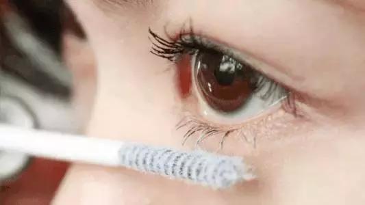 睫毛怎么刷又长又密又好看,怎样刷睫毛睫毛会变得更长