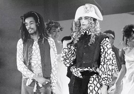 50岁娶鲜肉老公,74岁炮轰首相,每一天都作妖到闪闪发光!