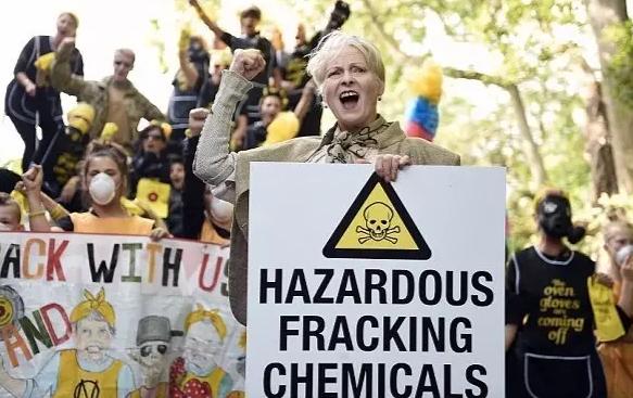 50岁娶鲜肉老公,74岁炮轰首相,每一天都作妖到闪闪发光!