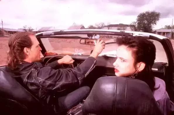 成年人的爱情有浪漫吗,成年人的爱情是怎么开始的