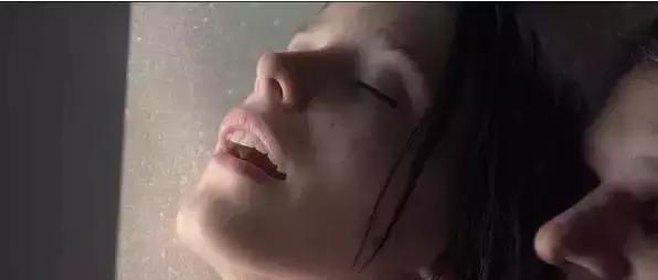 成年人的爱情有浪漫吗,成年人的爱情是怎么开始的