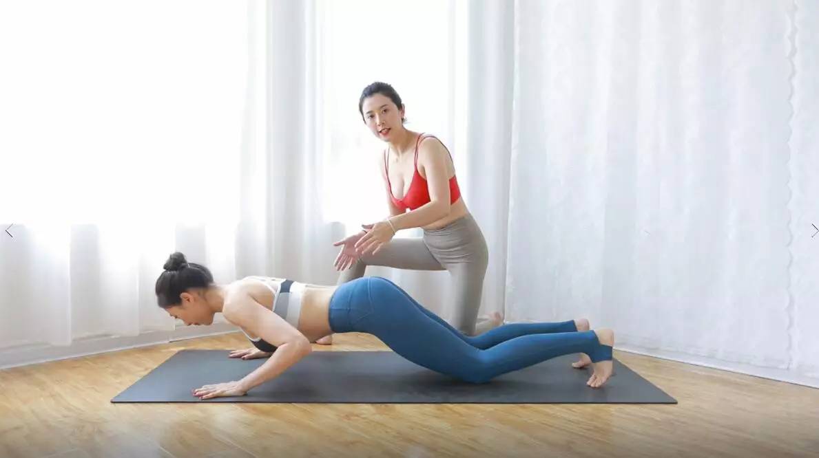 改善胸部下垂的床上动作,女性胸部下垂干瘪如何健身