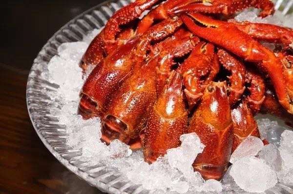 5年来它是棠下最火的宵夜店，16大盘虾蟹满汉全席震撼朋友圈