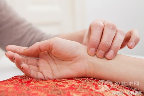 如何通过脉搏判断身体好坏,怎么样摸脉搏才知道身体怎么样