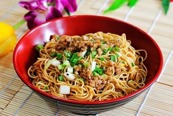 四川宜宾晚上吃的燃面,宜宾燃面大家喜欢吃吗