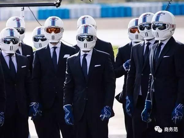 最适合30岁男人穿的品牌,30岁成功男人穿哪些品牌