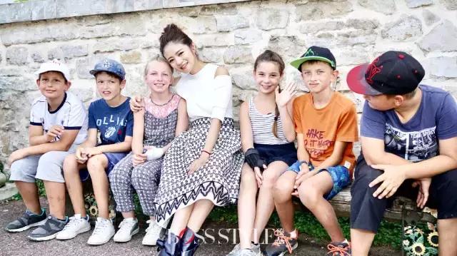 安以轩戚薇同台,安以轩为爱宣言