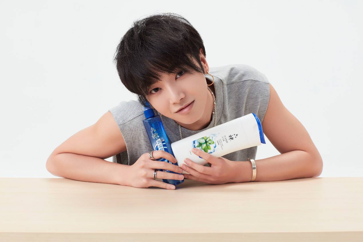 属虎的水瓶男性格特点农历网,水瓶座男生很怪吗