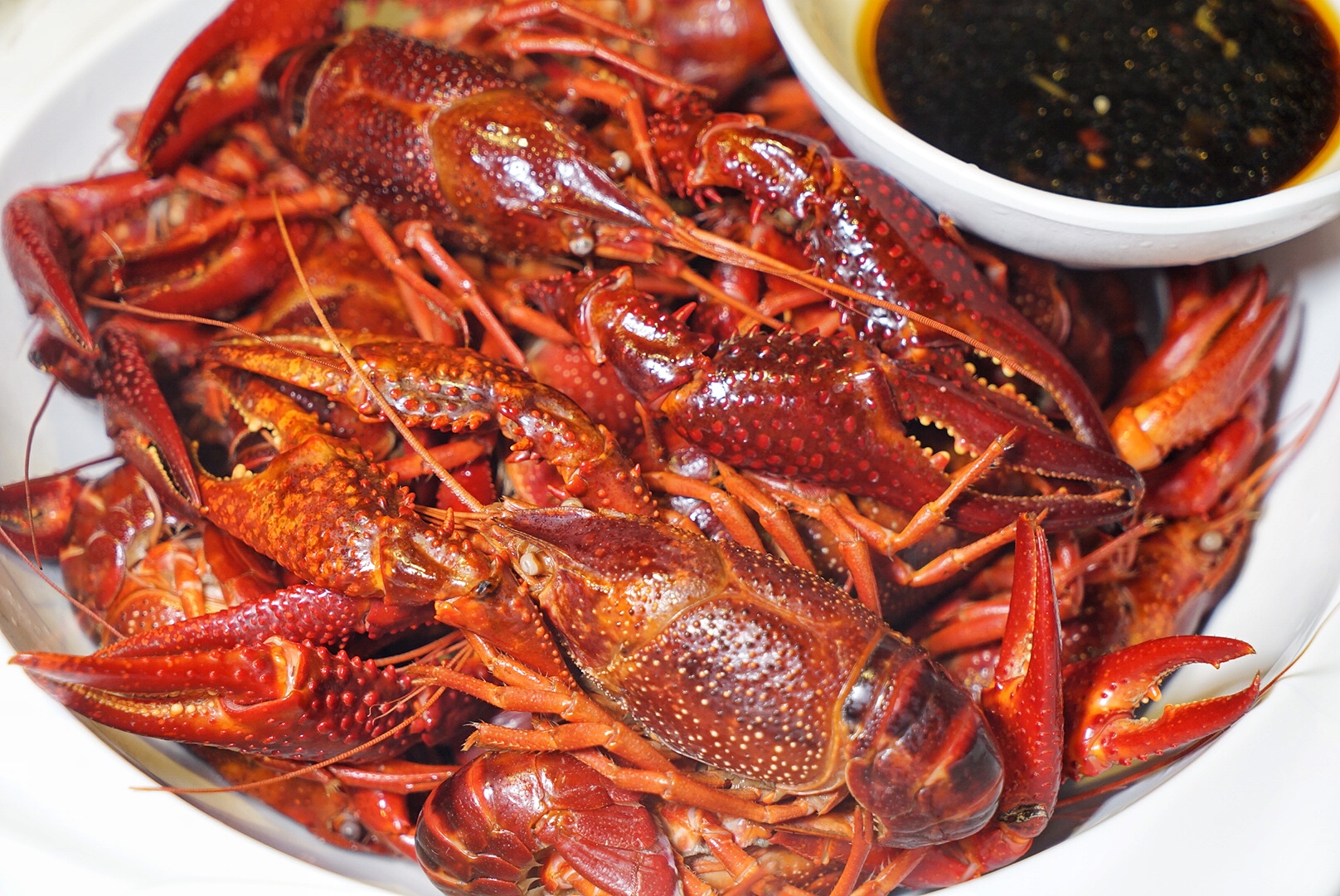 5年来它是棠下最火的宵夜店，16大盘虾蟹满汉全席震撼朋友圈