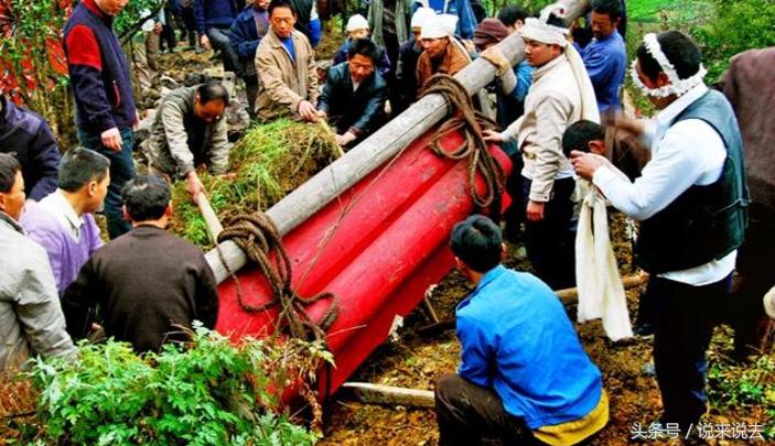 民间鬼故事老汉走夜路被鬼跟踪,民间鬼故事老大爷碰到鬼迎亲