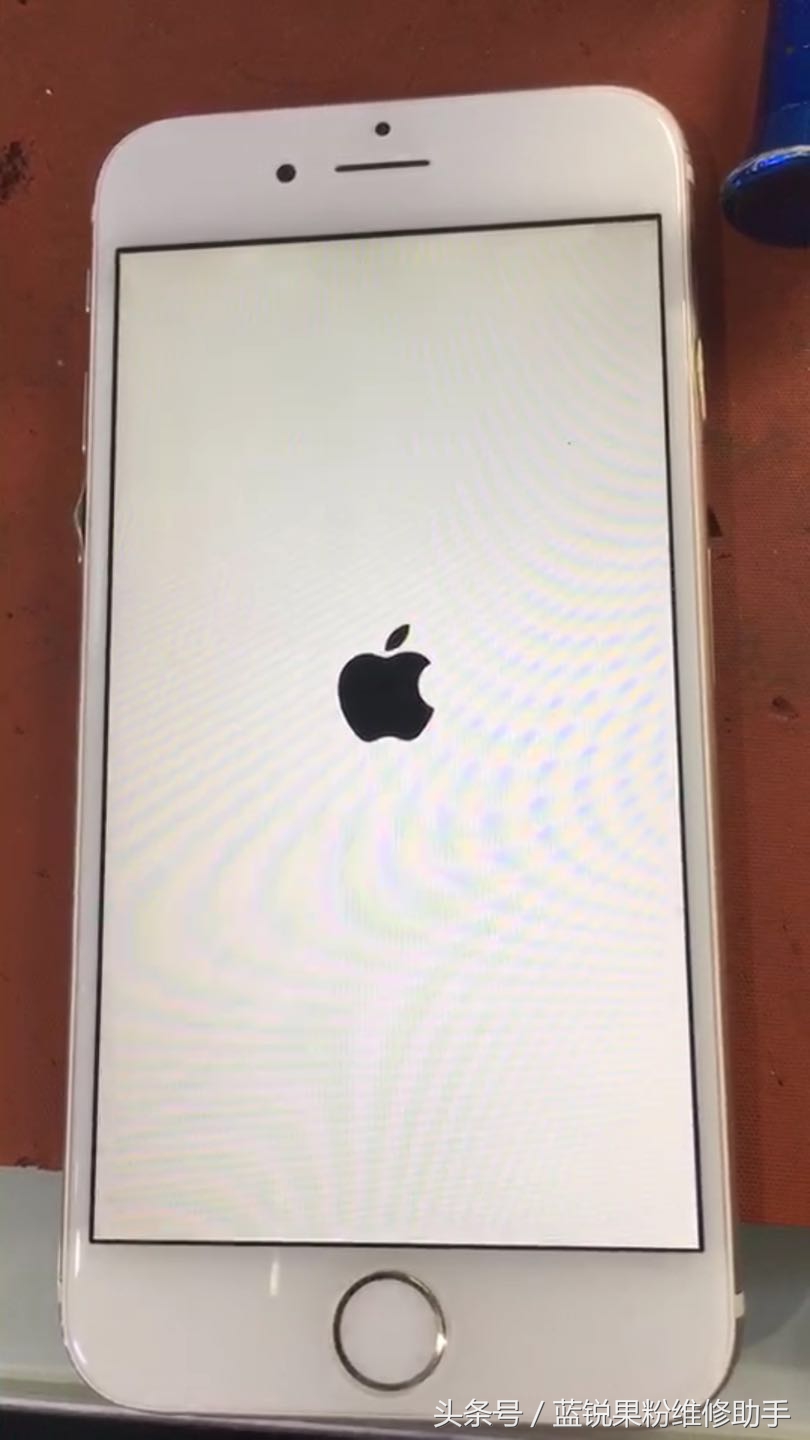 iphone手机蓝屏开不了机怎么办,iphone手机蓝屏